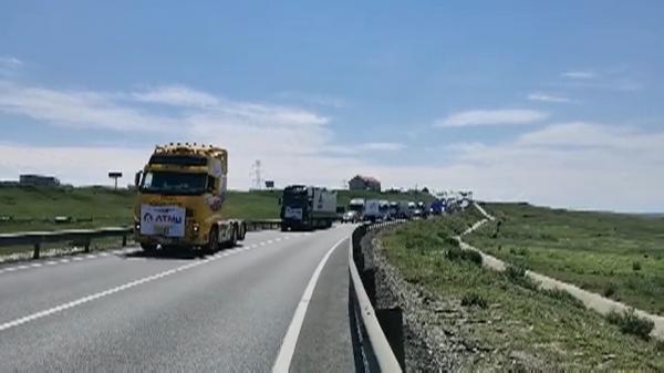 Protest masiv al transportatorilor din Suceava. Şoferii se plâng că ANAF vrea să le impoziteze diurnele