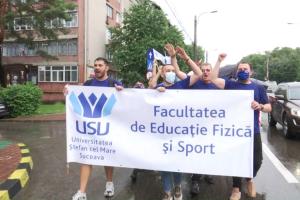 Explozie de bucurie la primul marș al absolvenților din Suceava, organizat după începutul pandemiei