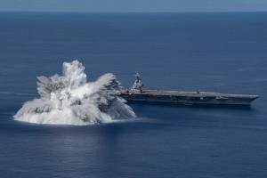 Americanii au detonat peste 18 tone de explozibil în ocean pentru a testa un portavion. Explozia a provocat un cutremur de 3,9 pe scara Richter