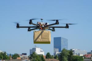 Livrarea de colete cu ajutorul dronelor, tot mai aproape de realitate
