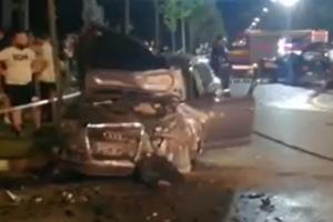 Accident teribil în centrul Buzăului. Doi tineri, la spital cu răni grave, după ce şoferul care se întrecea cu o altă maşină a intrat pe contrasens
