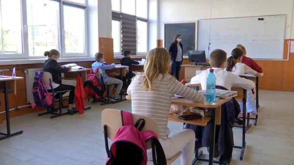 Deputaţii amână discuţiile privind educaţia sexuală în şcoli: USR şi Klaus Iohannis şi-ar dori să fie o materie obligatorie