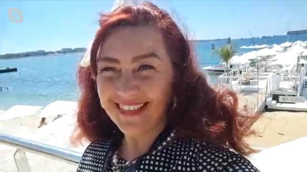 Festivalul de la Cannes a fost reluat după un an. Rona Hartner a fost pe covorul roşu alături de mai multe vedete internaţionale: Am văzut mai multe filme frumoase şi surprinzătoare