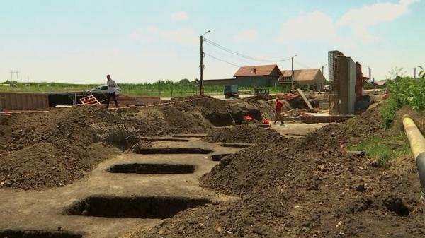Mai multe morminte şi aşezări din Evul Mediu au blocat lucrările tronsonului din autostrada Sebeş - Turda