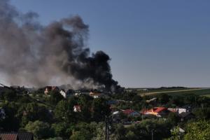Patru maşini au ars în totalitate în Botoşani, după ce garajul în care se aflau a luat foc