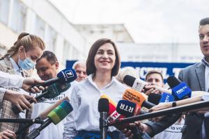 Ce înseamnă victoria zdrobitoare obținută de partidul Maiei Sandu la alegerile din R. Moldova. Reacții de la București: ”O victorie a democrației”