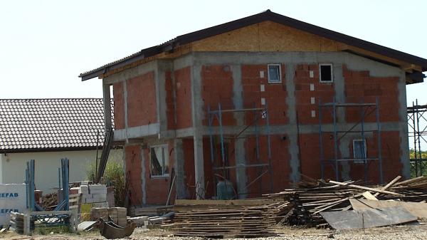 Explozia prețurilor la materialele construcții se resimte în costul locuințelor. ”Proiectele începute sunt duse greu de constructor”