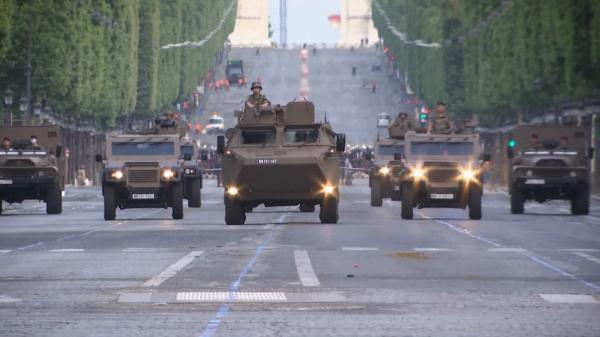 Franţa sărbătoreşte Ziua Naţională. Paradă militară impresionantă pe Champs Elysees
