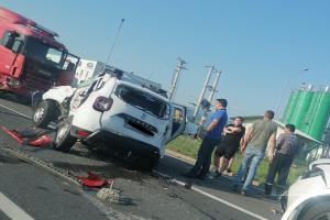 Patru oameni morți în Sibiu, după un accident înfiorător. O Dacia Duster s-a izbit violent de un camion, victimele n-au avut nicio șansă