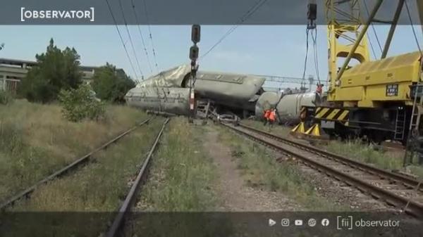 Primele imagini cu accidentul feroviar de la Fetești. Cătălin Drulă: Se pare că mecanicul a adormit și era băut. Lista trenurilor spre litoral afectate