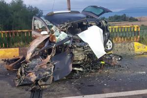 Mașini făcute praf într-un accident mortal pe DN1, la Brașov. Doi oameni au murit, alți patru au ajuns la spital