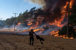 Antalya și Mugla, devastate de cele mai mari incendii din ultimul deceniu. Un sat întreg a fost făcut scrum în doar 15 minute