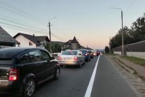 Weekend aglomerat şi plin de nervi pe şoselele din România. Până şi maşinile de intervenţie s-au strecurat cu greu printre coloanele de autoturisme