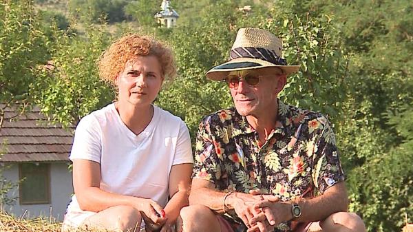 Dragoste pe tărâmuri româneşti: Steve şi Georgiana au părăsit luxul Londrei pentru viaţa la ţară în inima Transilvaniei