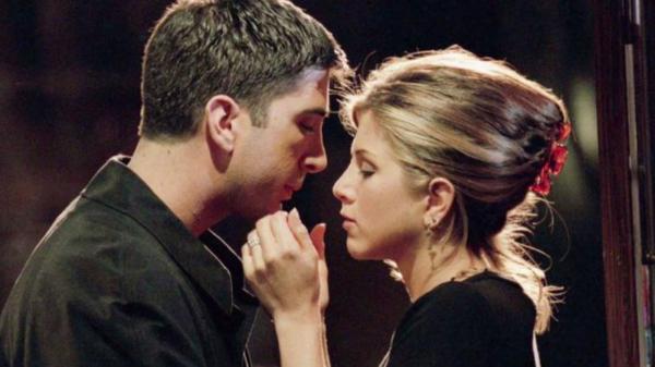 Actorii Jennifer Aniston şi David Schwimmer din serialul Friends ar forma un cuplu în viața reală. Zvonurile, alimentate de o postare misterioasă