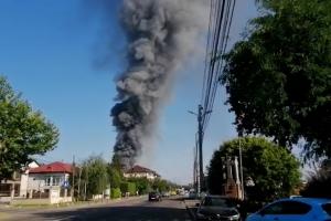 Incendiu puternic în Mogoşoaia. Pompierii intervin cu 15 autospeciale şi s-a emis avertizare RO-ALERT