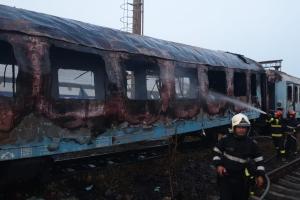 Incendiu la vagoane de tren dezafectate, în zona Calea Giuleşti din Bucureşti. Pompierii intervin cu şase autospeciale