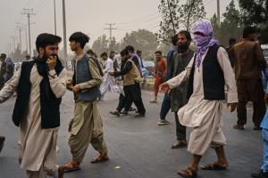 LIVE UPDATE Proteste în Afganistan. Talibanii au deschis focul în Jalalabad, unde manifestanții au înlocuit un steag taliban cu unul afgan