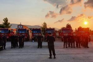 Pompierii români reiau lupta cu flăcările în Grecia. Salvatorii intervin pentru a proteja trei localităţi din zona Attica