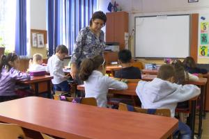 Elevii români, prizonerii unui sistem educaţional învechit. În 18 ani nu am înregistrat niciun progres