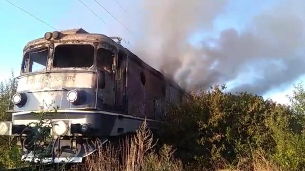 Angajații CFR acuză că-și riscă viața împreună cu călătorii, în trenurile vechi de 60 de ani. ”Cablajul ala cât să țină”