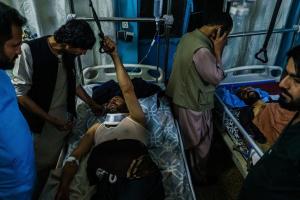 Peste 100 de morți, între care 13 militari americani, în atentatele sinucigașe din Kabul. Organizația teroristă ISIS a revendicat atacurile