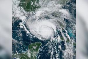Uraganul Ida lovește astăzi Louisiana. Zeci de mii de oameni fug din calea furtunii: "Mă aştept să fie la fel ca la uraganul Katrina"