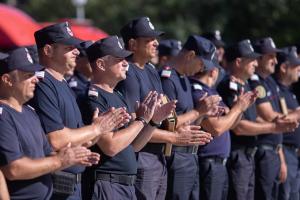 Pompierii români s-au întors acasă, după 10 zile de foc în Grecia. Eroii au fost înaintați în grad