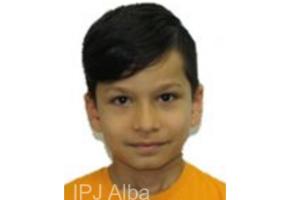 Un băiat de 10 ani din Alba e căutat de Poliţie, după ce a plecat din faţa blocului şi nu s-a mai întors acasă