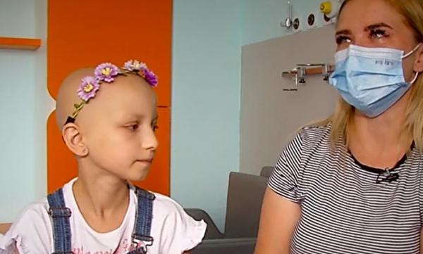 Vlada, o fetiță de 10 ani, luptă cu o boală nemiloasă: "Aproape în toate nopțile am dureri". Copila are nevoie de ajutor pentru a privi cu încredere spre viitor