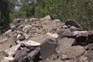 Coşmarul unor localnici din Deva care s-au trezit că un munte de moloz le blochează drumul de acces. Resturile au fost aruncate la ordinul primăriei