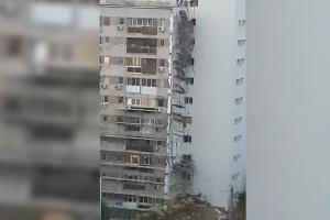 Locatarii unui bloc din Sectorul 2 au crezut că e cutremur: o schelă montată pentru modernizarea blocului s-a prăbuşit din senin