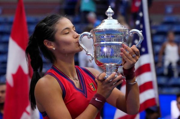 Emma Răducanu a câştigat US Open 2021. Sportiva cu origini românești este noua campioană, după ce a învins-o în finală pe Leylah Fernandez, scor 6-4, 6-3