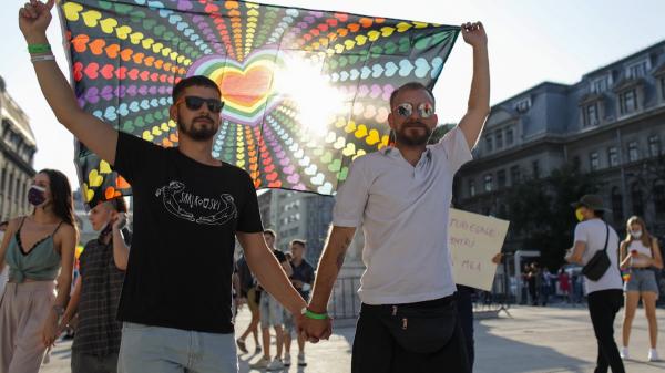 Ce sancţiuni riscă România dacă nu recunoaşte căsătoriile între persoanele de acelaşi sex