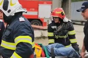 Accident de muncă grav: Un bărbat din Botoşani a căzut în casa liftului pe care venise să-l repare