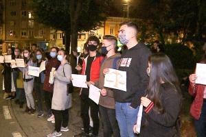 An universitar început cu proteste, la Târgu Mureș. Ca să participe fizic la cursuri, studenții de la UMF sunt nevoiți să se vaccineze ori să se testeze săptămânal