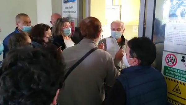 Haos la Spitalului Judeţean din Timişoara, după ce pacienţii nevaccinaţi au fost puşi să aştepte testarea: "Problema a fost că nu erau direcţionaţi niciunde"