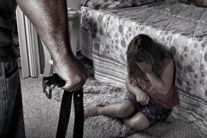 Proiect de lege pentru protecţia copiilor: orice act sexual cu un copil sub 14 ani, încadrat ca viol. Excepţia din lege prin care se dădeau pedepse cu suspendare