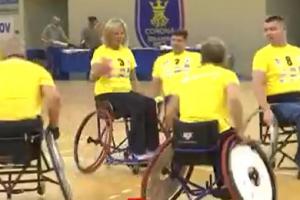 Veronica a vrut să depăşească barierele imposibilului: A înfiinţat o echipă de handbal pentru cei aflaţi în scaunul cu rotile