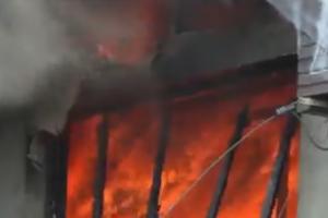 Fetiţele cu chibrituri: două case, distruse de flăcări în prag de iarnă după joaca a două copile de 9 şi 11 ani. Poliţia le va audia