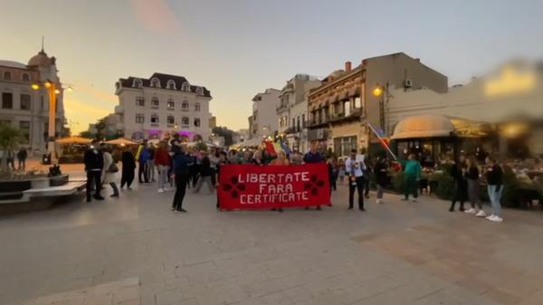 Protest împotriva Certificatului Verde care atestă vaccinarea în Constanţa. Peste 200 de au mărşăluit pe străzi cerându-şi libertatea