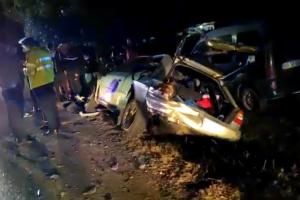 Accident violent cu patru maşini, provocat de o şoferiţă vitezomană, în Argeş. Trei persoane au ajuns la spital