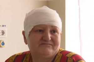 O femeie de 63 de ani, complet oarbă, și-a recăpătat vederea după ce a fost operată de o tumoră uriașă pe creier, la Iași: "Îmi vine să plâng acum"