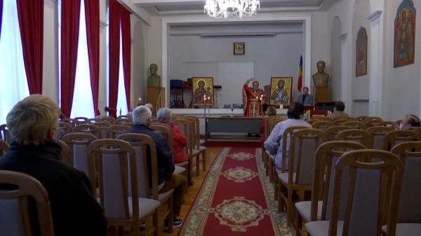O biserică a tăcerii, un loc unic în România: Liturghia se oficiază în limbajul mimico-gestual