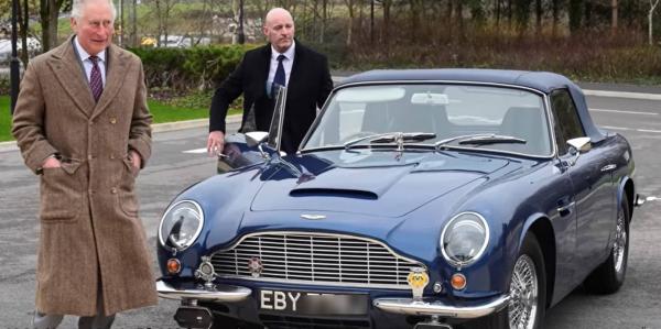 Maşina prinţului Charles, un Aston Martin clasic, merge cu vin şi zer