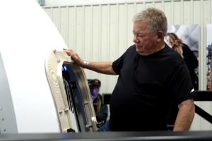 William Shatner, celebrul actor din ''Star Trek'', va ajunge în spaţiu, în cea de-a doua misiune de turism spaţial a rachetei New Shepard