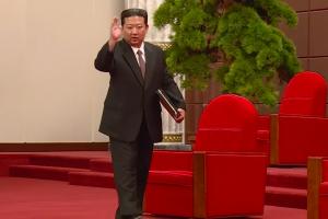 Kim Jong-un, apariţie surprinzătoare: Mai slab ca niciodată, îmbrăcat cu un costum cu câteva numere mai mare