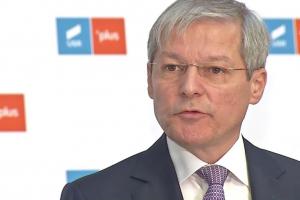 Dacian Cioloş a depus la Parlament lista Cabinetului şi programul de guvernare. ”E un cabinet de criză, cu oameni determinaţi”