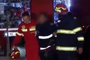 Un pompier a căzut de pe o casă, în timp ce intervenea la un incendiu în București. Militarul s-a prăbușit de la 2 metri înălțime