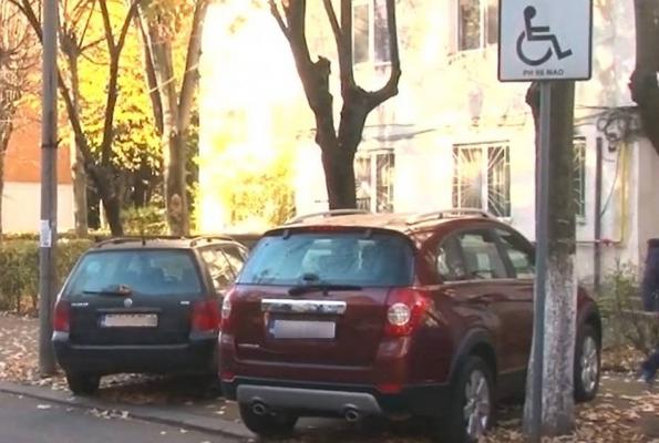 În Ploiești nu se mai aprobă parcări pentru persoanele cu dizabilități. Autoritățile verifică plângerile potrivit cărora unele locuri sunt folosite pe nedrept